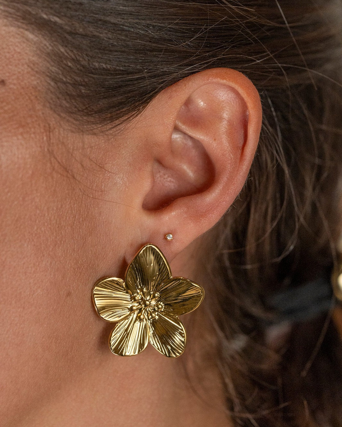 Aretes Flor con Pistilo