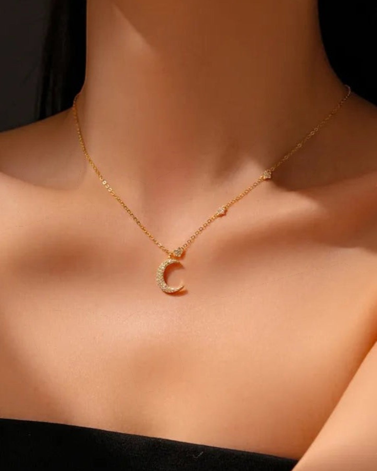 Collar Media Luna Brillante