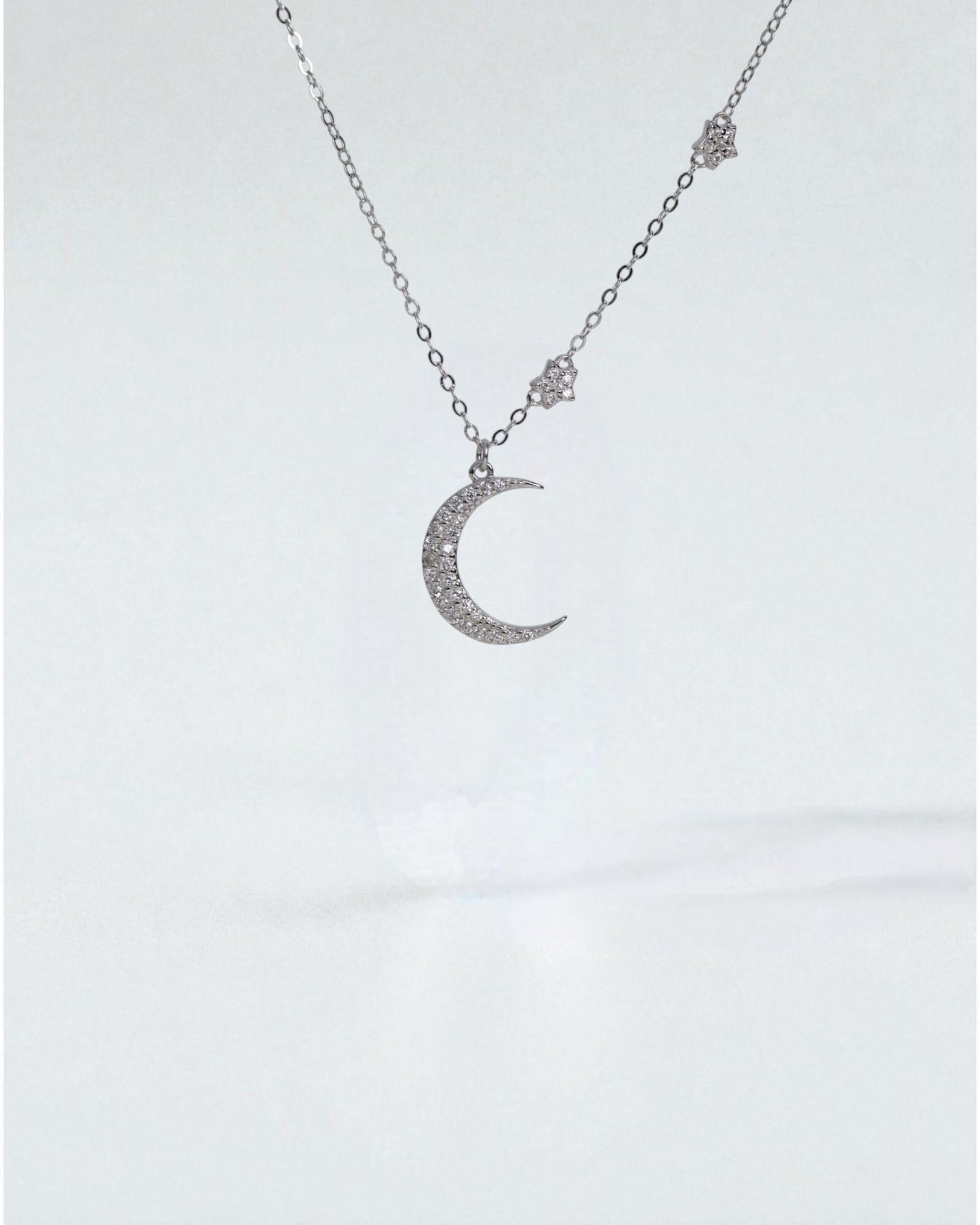 Collar Media Luna Brillante