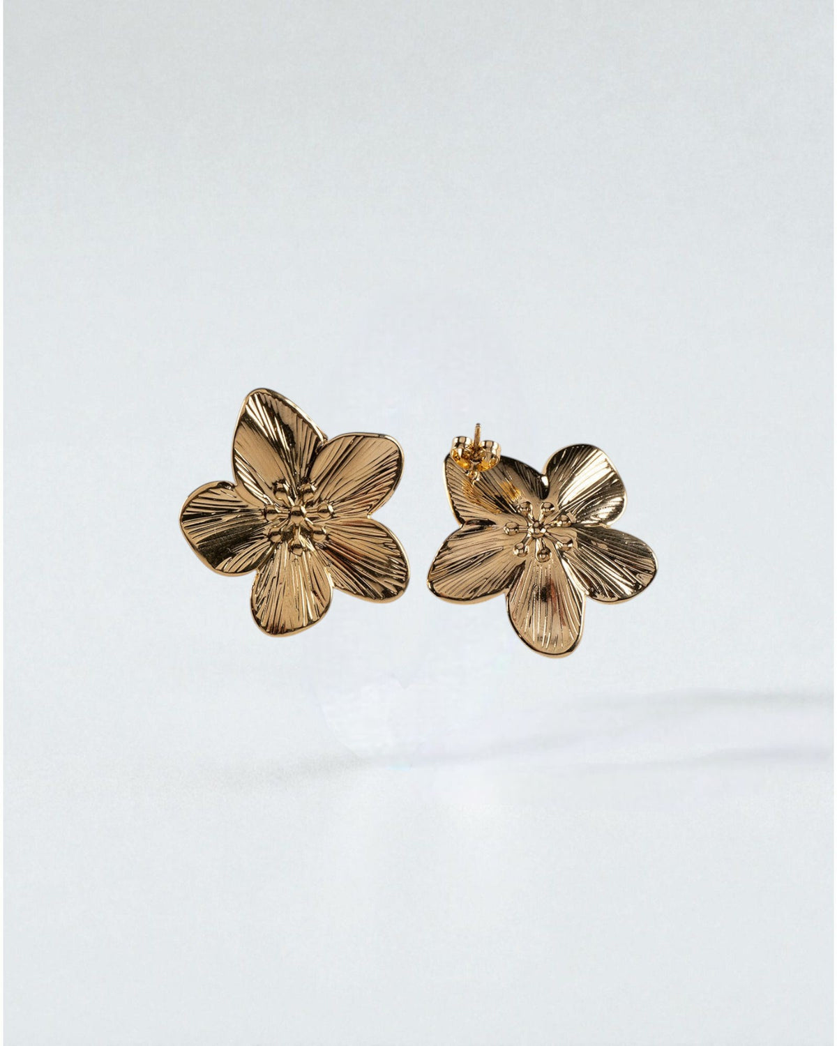 Aretes Flor con Pistilo