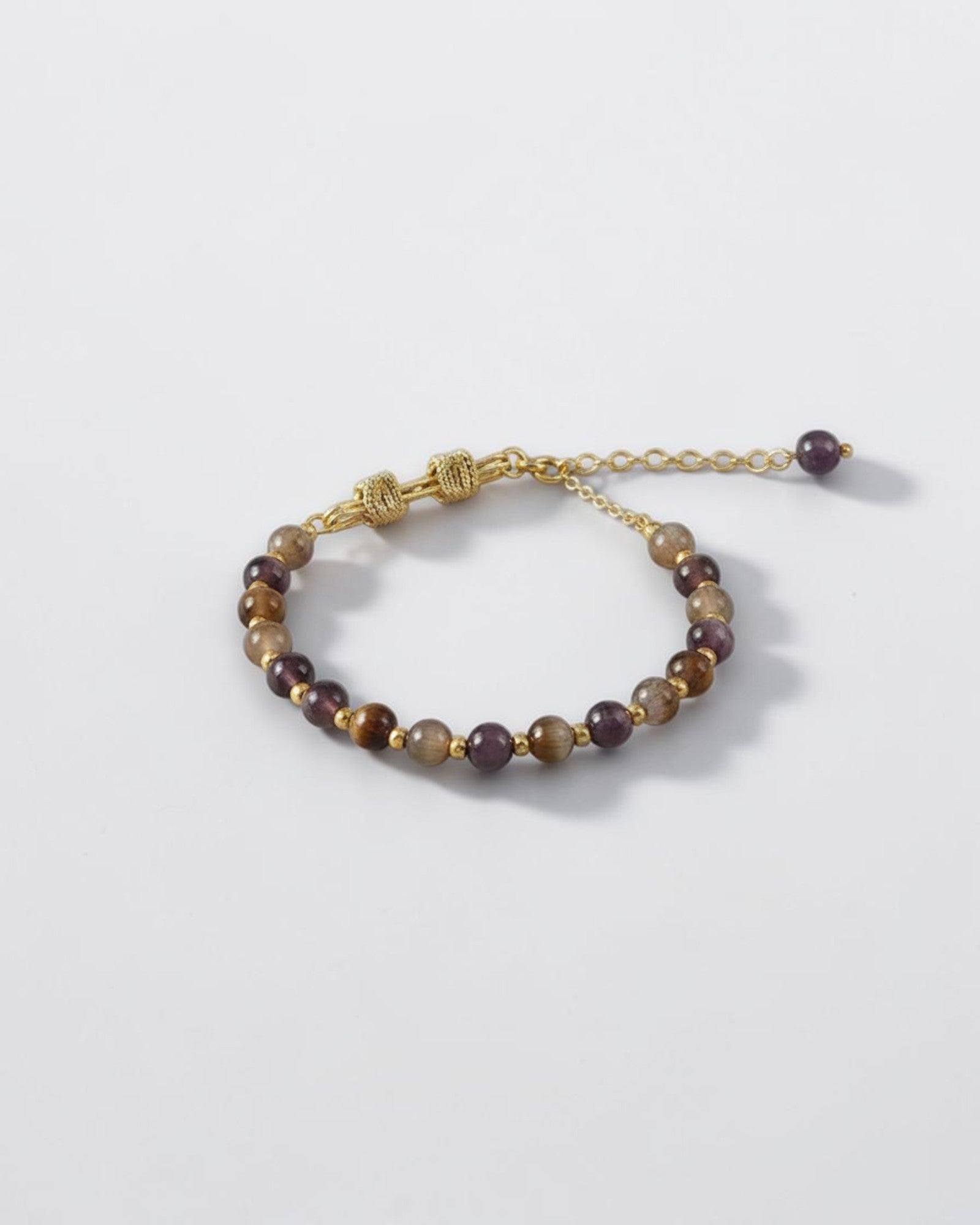 Odonata elegant bracelet with freshwater pearls and agate stones, 18k gold plated copper chain with lobster clasp.