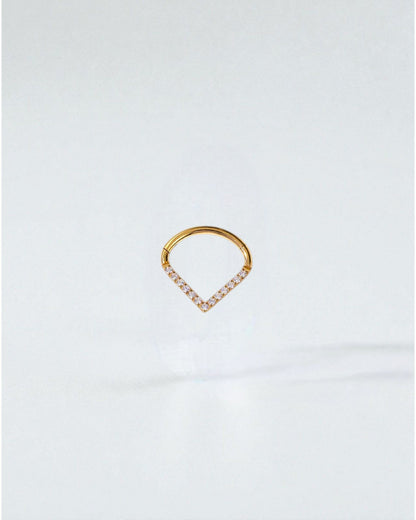 Odonata gold clicker piercing with a V-shaped design adorned with white cubic zirconia stones. Available in three sizes.