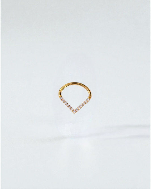 Odonata gold clicker piercing with a V-shaped design adorned with white cubic zirconia stones. Available in three sizes.