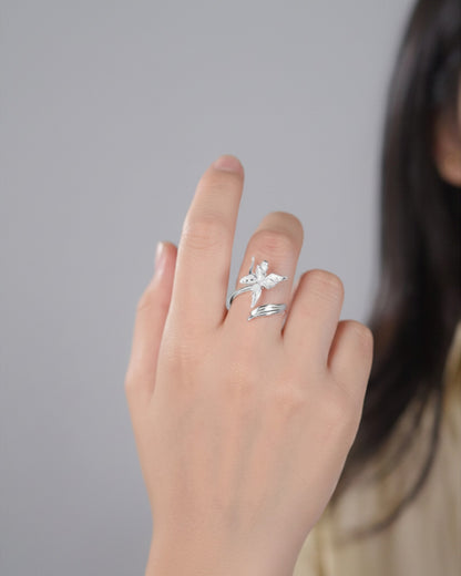 Odonata sculpted flower ring in sterling silver 925, featuring a detailed, matte-finished, large bloom design with a double open band. Adjustable size.